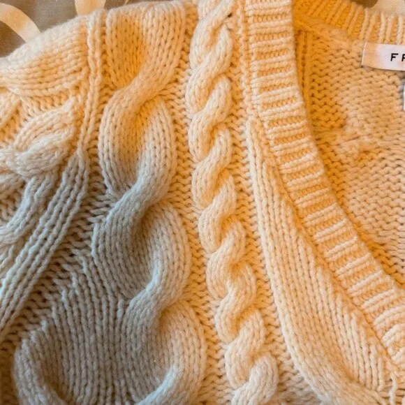 FRAME Cropped Merino Wool Sweater - Picture 4 of 6